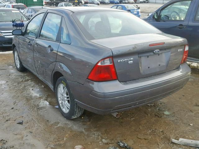 1FAFP34N56W227483 - 2006 FORD FOCUS ZX4 GRAY photo 3