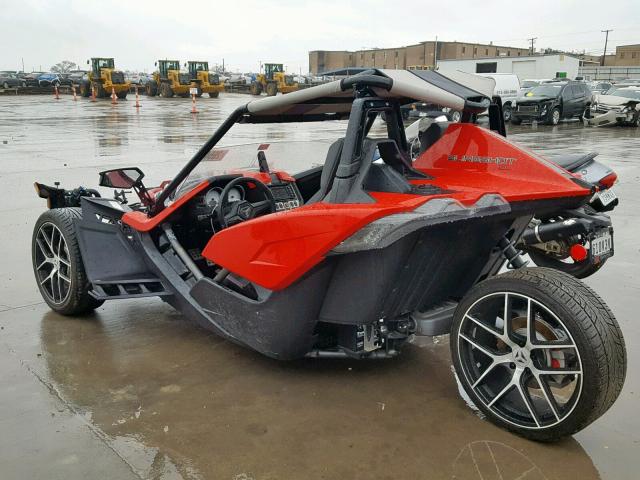 57XAAPFA4G5112170 - 2016 POLARIS SLINGSHOT RED photo 3