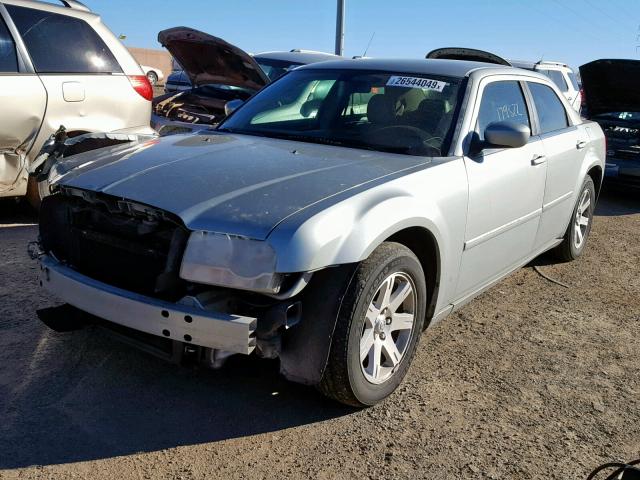 2C3KA53G76H354814 - 2006 CHRYSLER 300 TOURIN GRAY photo 2