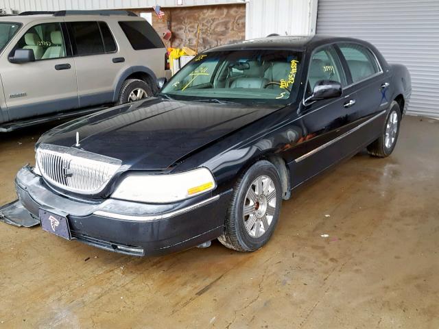 1LNHM83W23Y607718 - 2003 LINCOLN TOWN CAR C BLACK photo 2