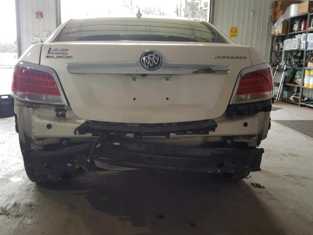 1G4GJ5E3XCF366315 - 2012 BUICK LACROSSE T WHITE photo 9