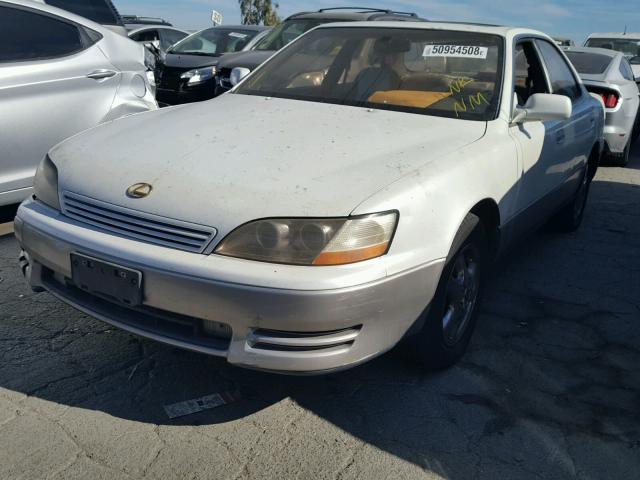 JT8BF12G2T0145017 - 1996 LEXUS ES 300 WHITE photo 2