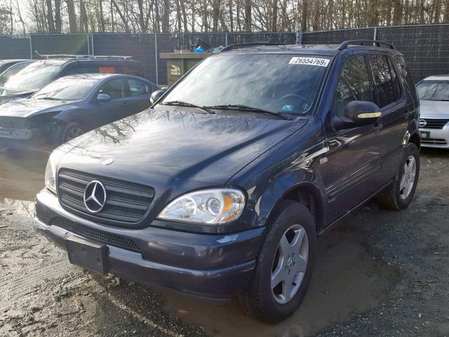 4JGAB54E4XA056542 - 1999 MERCEDES-BENZ ML 320 BLACK photo 2