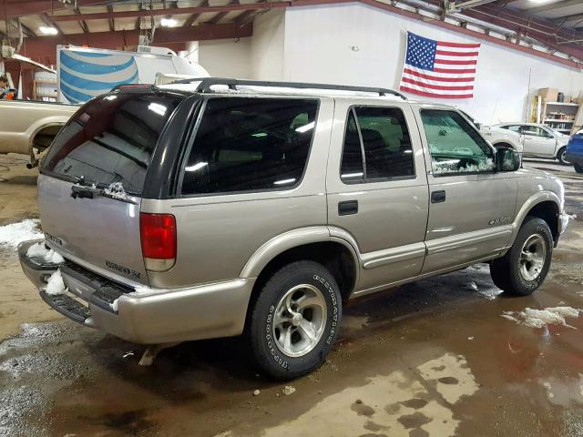 1GNCS13W32K122489 - 2002 CHEVROLET BLAZER GOLD photo 4