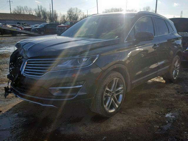 5LMCJ3D98HUL16232 - 2017 LINCOLN MKC RESERV GRAY photo 2