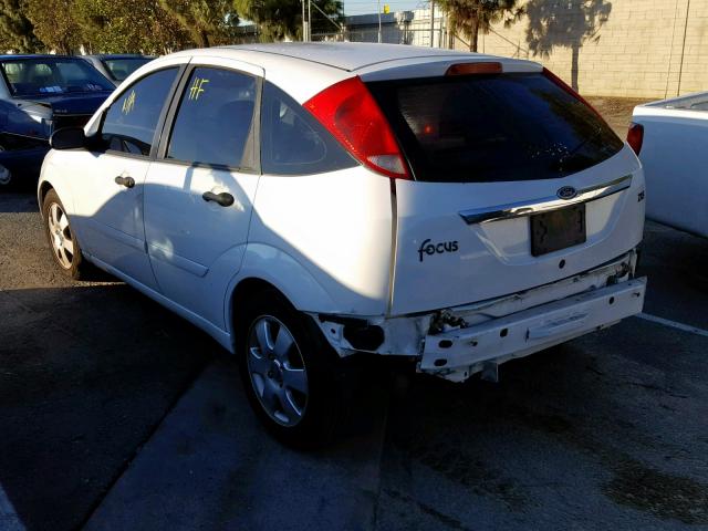 3FAFP373X2R235795 - 2002 FORD FOCUS ZX5 WHITE photo 3