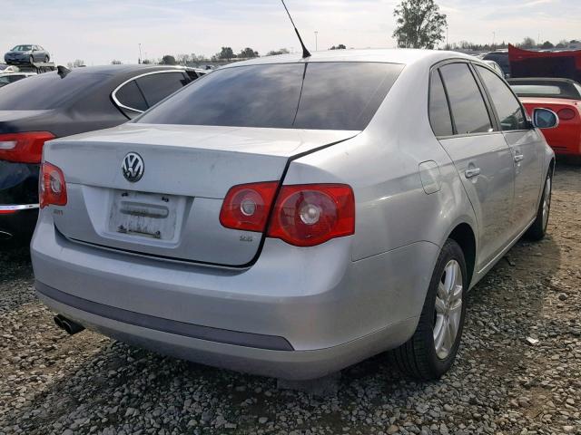 3VWHG71K07M011494 - 2007 VOLKSWAGEN JETTA 2.5 SILVER photo 4