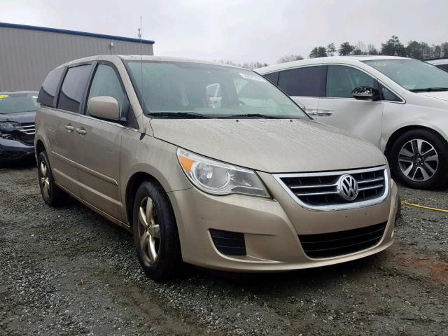 2V8HW34149R550203 - 2009 VOLKSWAGEN ROUTAN SE GOLD photo 1