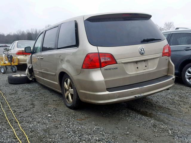 2V8HW34149R550203 - 2009 VOLKSWAGEN ROUTAN SE GOLD photo 3