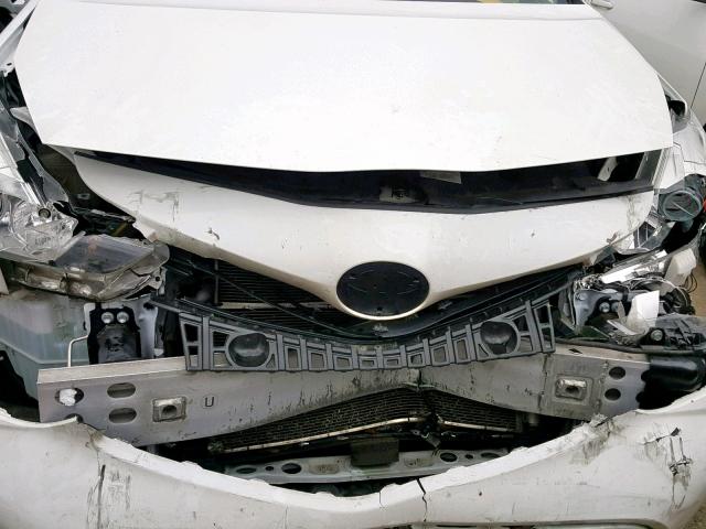 JTDZN3EU8GJ042653 - 2016 TOYOTA PRIUS V WHITE photo 9