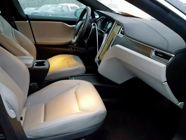 5YJSA1E1XGF145880 - 2016 TESLA MODEL S Մոխրագույն լուսանկար 5