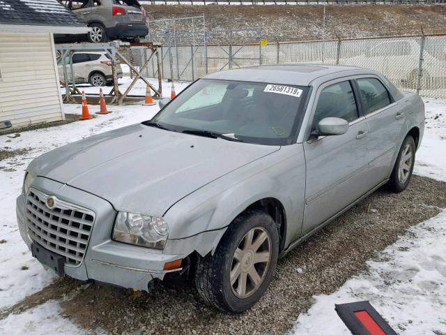 2C3JA53G85H516993 - 2005 CHRYSLER 300 TOURIN SILVER photo 2