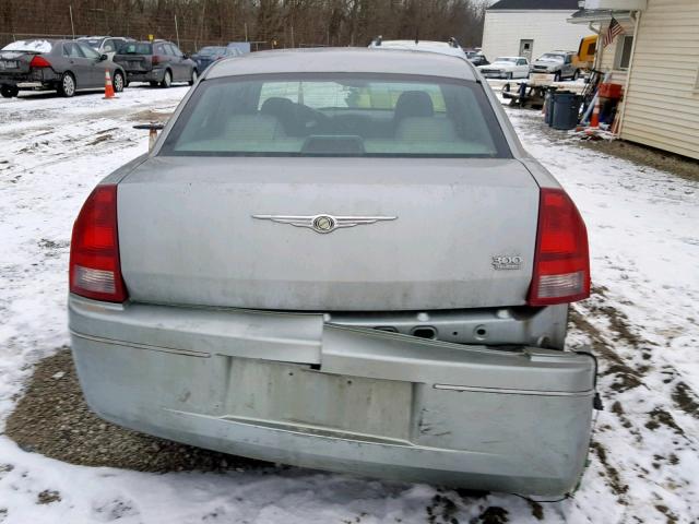 2C3JA53G85H516993 - 2005 CHRYSLER 300 TOURIN SILVER photo 9