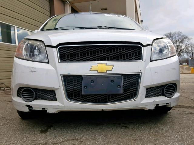 KL1TD6DE3BB241446 - 2011 CHEVROLET AVEO LS WHITE photo 9