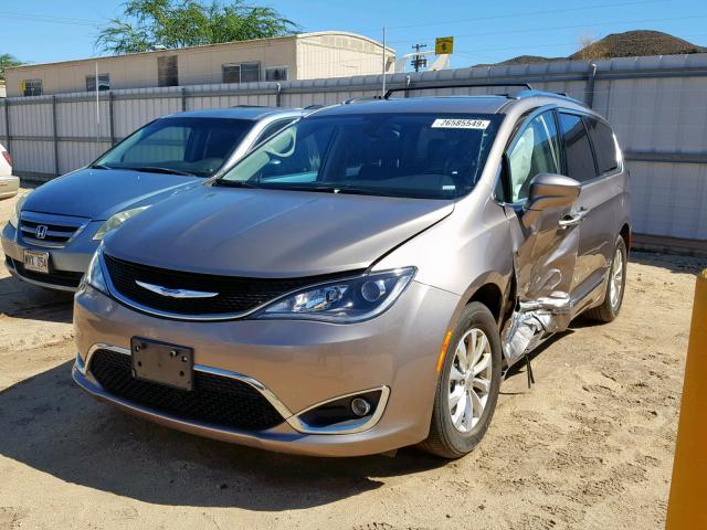 2C4RC1BG8JR154073 - 2018 CHRYSLER PACIFICA T BROWN photo 2