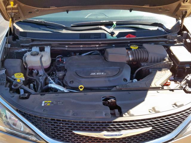 2C4RC1BG8JR154073 - 2018 CHRYSLER PACIFICA T BROWN photo 7