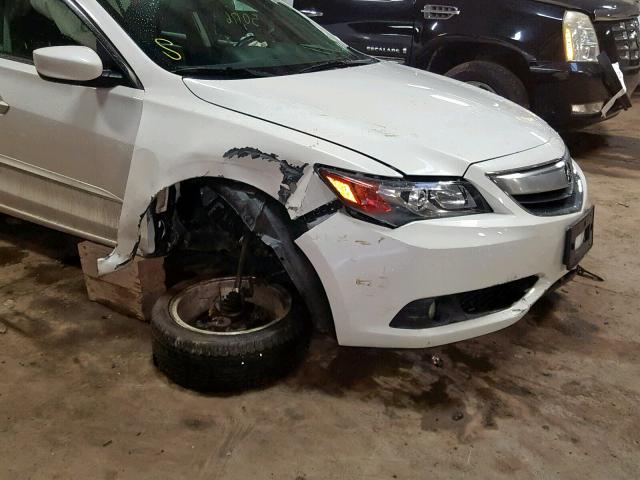 19VDE1F7XDE013776 - 2013 ACURA ILX 20 TEC WHITE photo 9