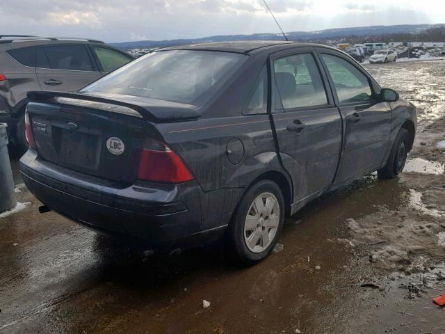 1FAHP34N67W232993 - 2007 FORD FOCUS ZX4 BLACK photo 4