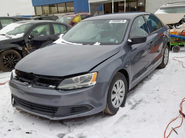 3VW2K7AJ4DM256631 - 2013 VOLKSWAGEN JETTA BASE GRAY photo 2