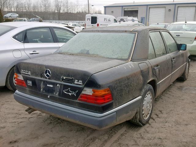 WDBEA28E6PB997534 - 1993 MERCEDES-BENZ 300 E 2.8 BLACK photo 4