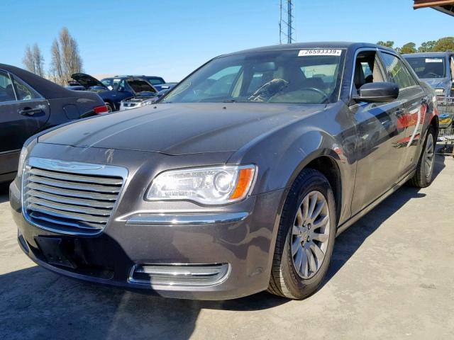 2C3CCAAGXDH745446 - 2013 CHRYSLER 300 GRAY photo 2