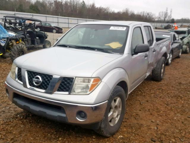 1N6AD09U57C440722 - 2007 NISSAN FRONTIER C SILVER photo 2