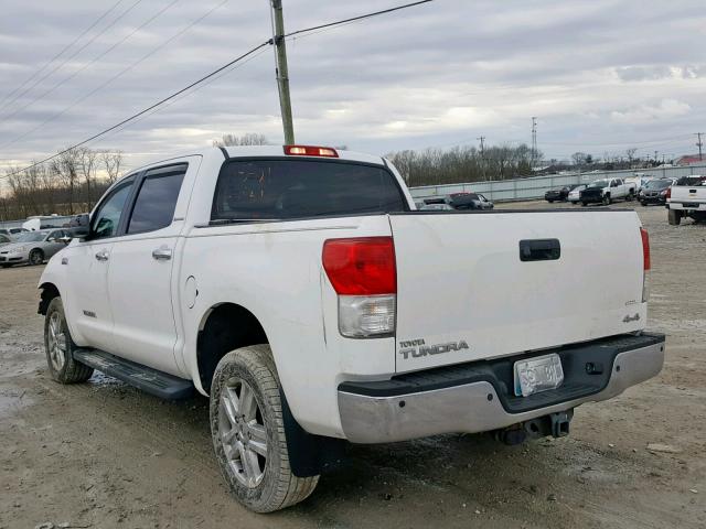 5TFHY5F14BX181591 - 2011 TOYOTA TUNDRA CRE WHITE photo 3