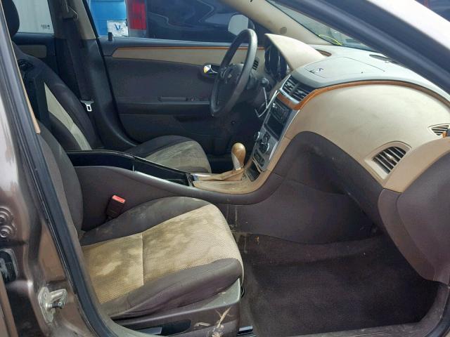 1G1ZC5E06AF176403 - 2010 CHEVROLET MALIBU 1LT ნაცრისფერი ფოტო 5