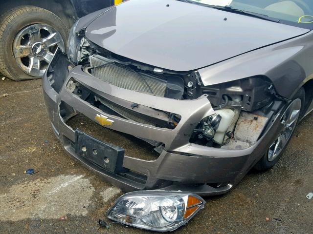 1G1ZC5E06AF176403 - 2010 CHEVROLET MALIBU 1LT ნაცრისფერი ფოტო 9