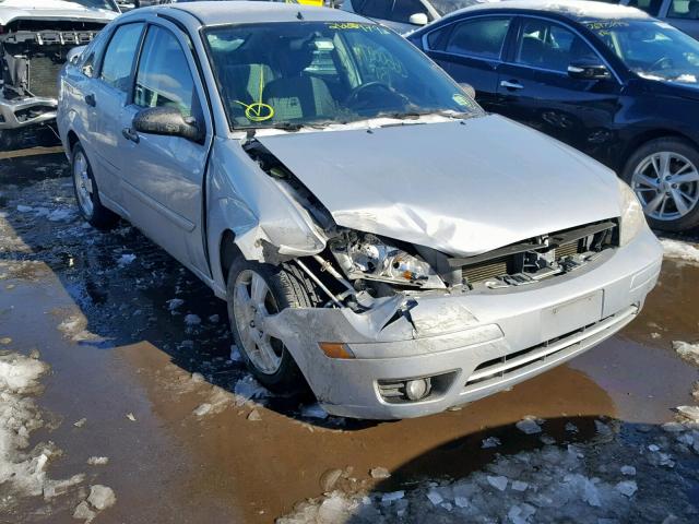 1FAHP34N87W200546 - 2007 FORD FOCUS ZX4 SILVER photo 1