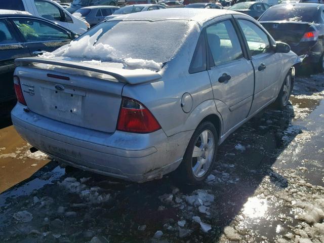 1FAHP34N87W200546 - 2007 FORD FOCUS ZX4 SILVER photo 4