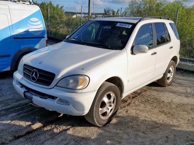 4JGAB57E34A485677 - 2004 MERCEDES-BENZ ML 350 WHITE photo 2