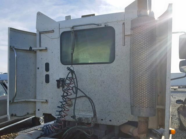 1FUJA6CK75LU94471 - 2005 FREIGHTLINER CONVENTION WHITE photo 6