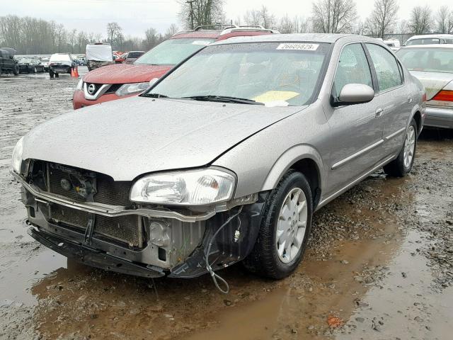 JN1CA31DX1T607569 - 2001 NISSAN MAXIMA GXE SILVER photo 2