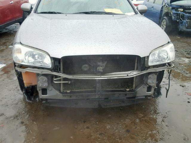 JN1CA31DX1T607569 - 2001 NISSAN MAXIMA GXE SILVER photo 9