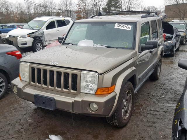 1J8HG48N96C198695 - 2006 JEEP COMMANDER BEIGE photo 2