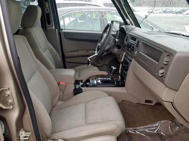 1J8HG48N96C198695 - 2006 JEEP COMMANDER BEIGE photo 5