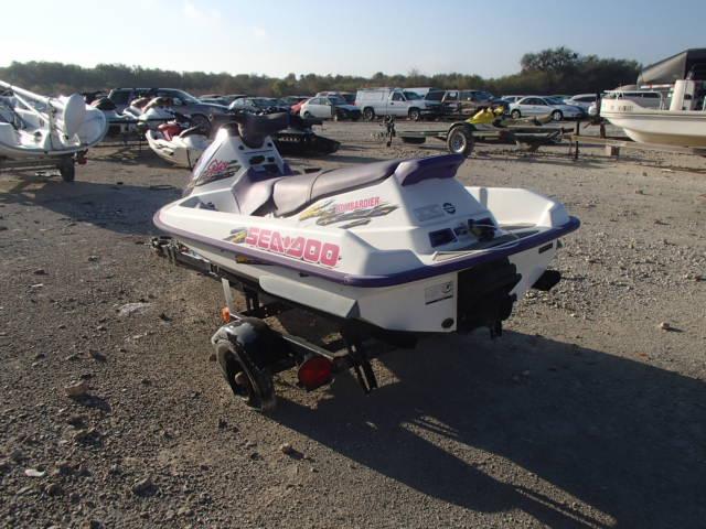 ZZN13998B000 - 2000 BOMBARDIER SEADOO TWO TONE photo 3