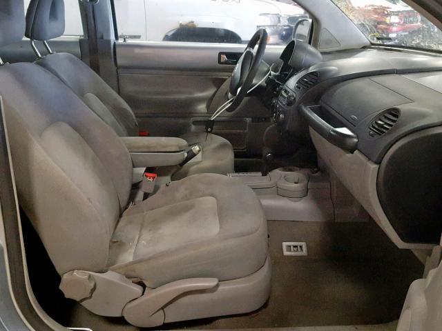 3VWCP21C02M410095 - 2002 VOLKSWAGEN NEW BEETLE Gümüş foto 5