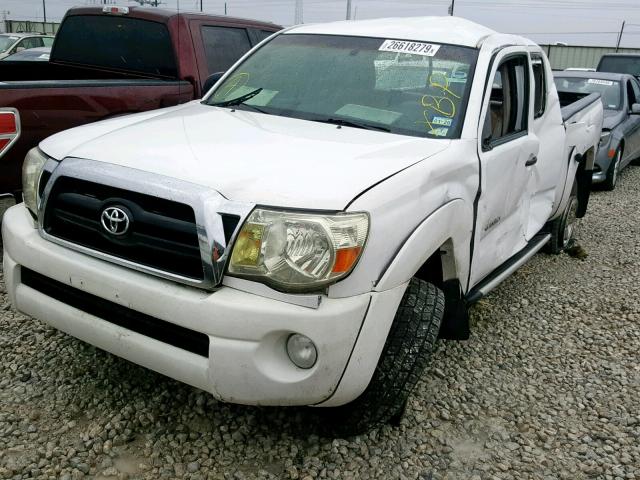 5TETU62N77Z380686 - 2007 TOYOTA TACOMA PRE WHITE photo 2