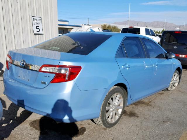 4T1BD1FKXCU010068 - 2012 TOYOTA CAMRY HYBR BLUE photo 4