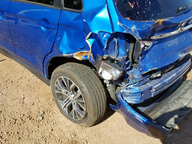 JA4AP3AW0JU014490 - 2018 MITSUBISHI OUTLANDER BLUE photo 9