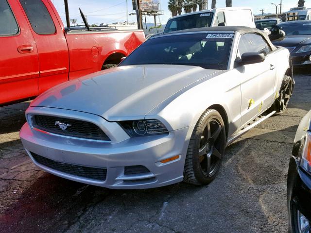 1ZVBP8EM3D5236775 - 2013 FORD MUSTANG SILVER photo 2