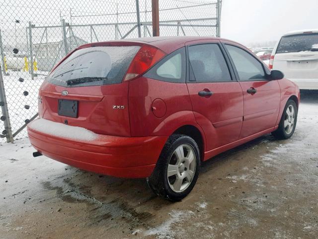 3FAFP37NX5R123391 - 2005 FORD FOCUS ZX5 RED photo 4