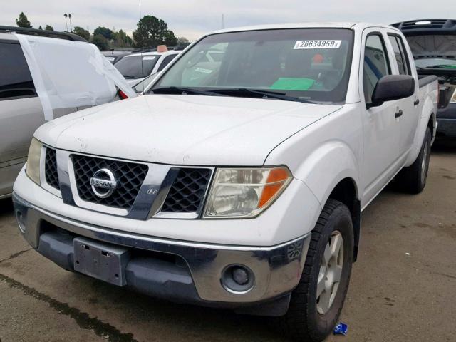 1N6AD07W17C465945 - 2007 NISSAN FRONTIER C WHITE photo 2