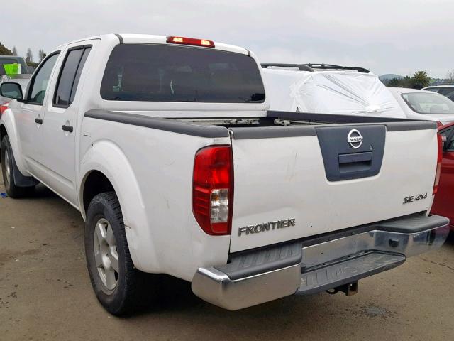 1N6AD07W17C465945 - 2007 NISSAN FRONTIER C WHITE photo 3