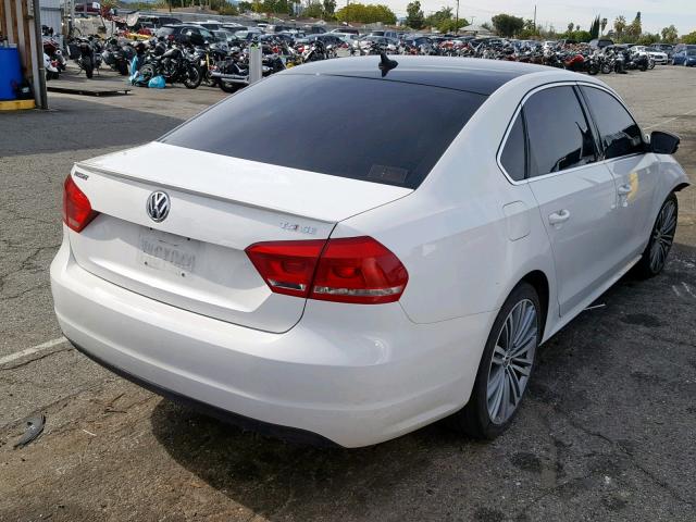 1VWBT7A3XFC069378 - 2015 VOLKSWAGEN PASSAT SE WHITE photo 4