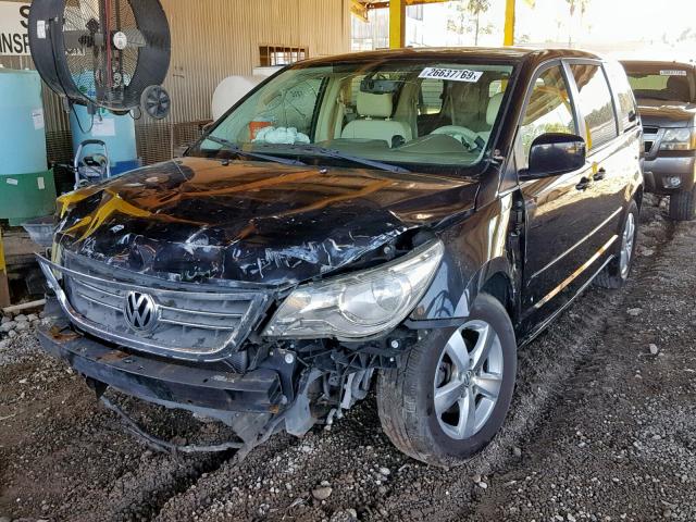 2V4RW3D11AR407414 - 2010 VOLKSWAGEN ROUTAN SE BLACK photo 2