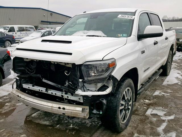 5TFDY5F15JX756732 - 2018 TOYOTA TUNDRA CRE WHITE photo 2