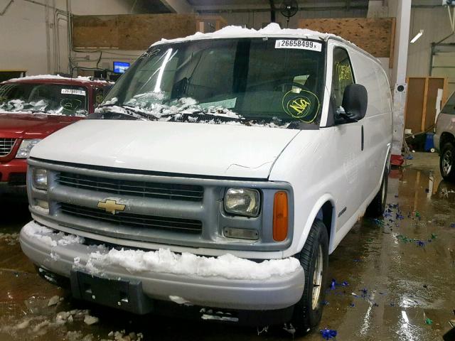 1GCFG15W221118296 - 2002 CHEVROLET EXPRESS G1 WHITE photo 2